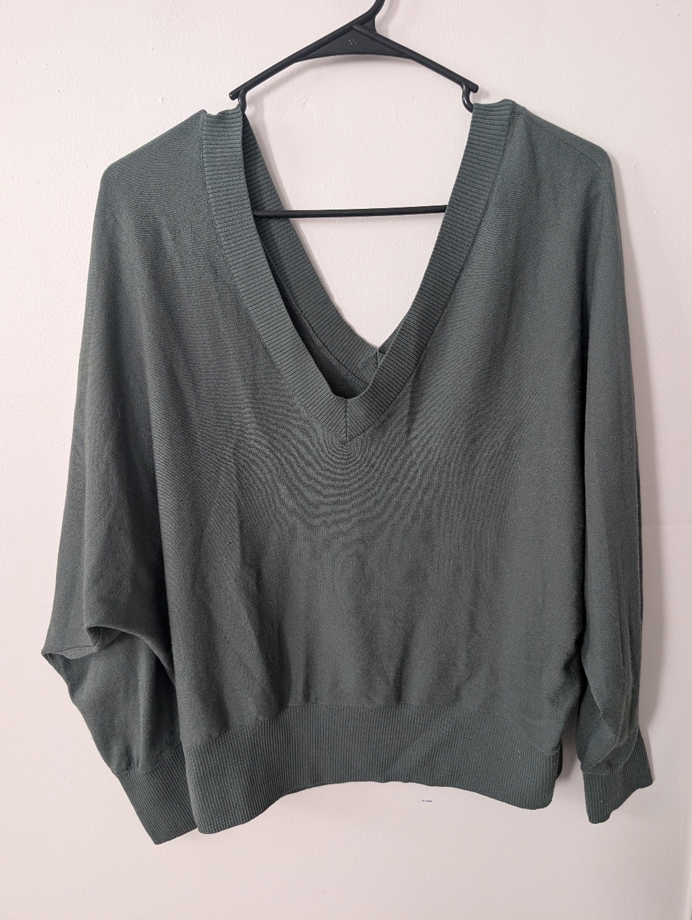 Express Off Shoulder Green Cropped‎ V Neck Sweater